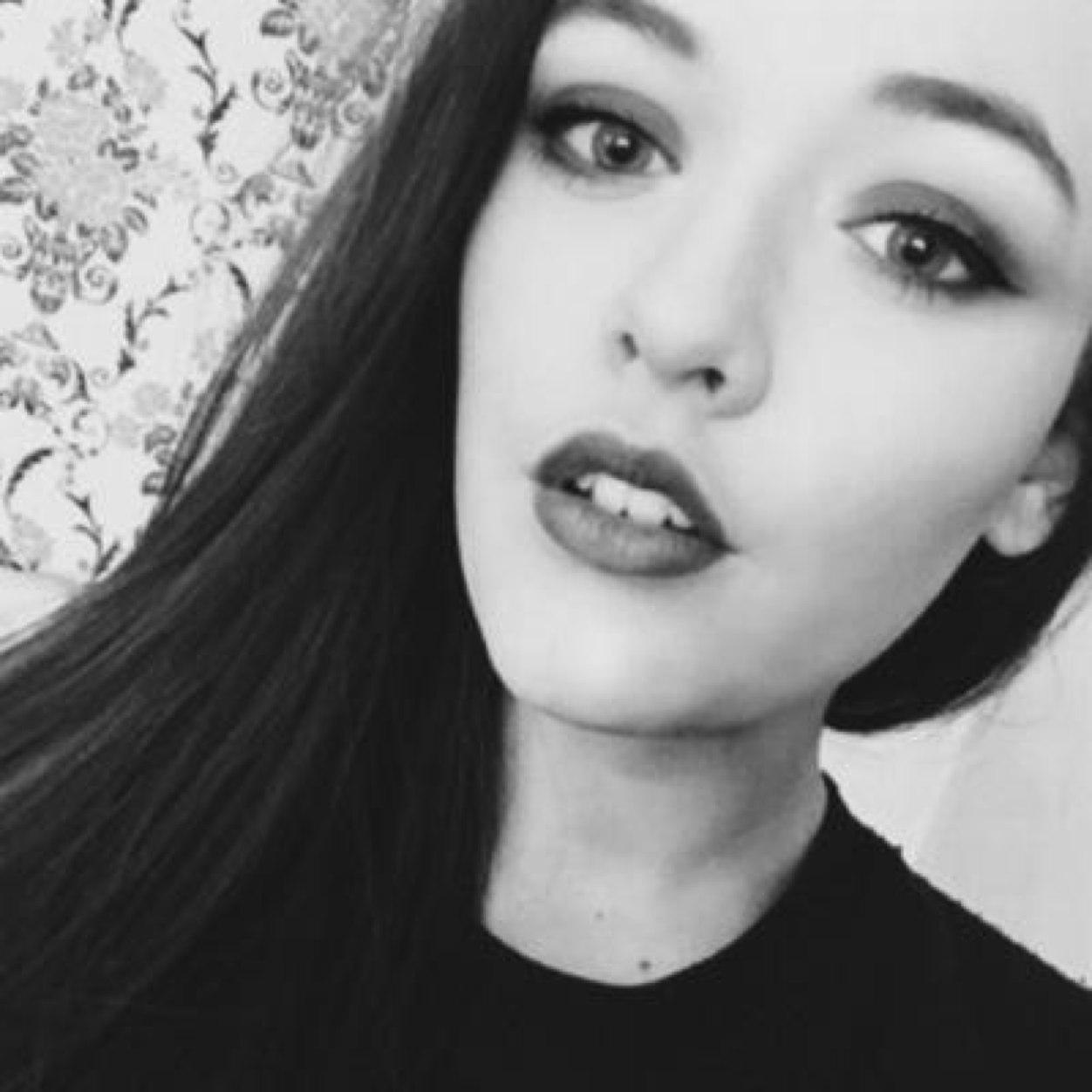 Fizzy Tomlinson official account