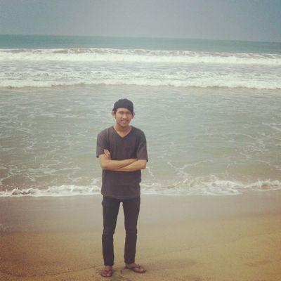 Hidup adalah sebuah perjalanan panjang, ada tikungan di mana kita harus memilih, ada lubang yang kadang membuat jatuh.. dan itulah jalan yang harus kita lewati.