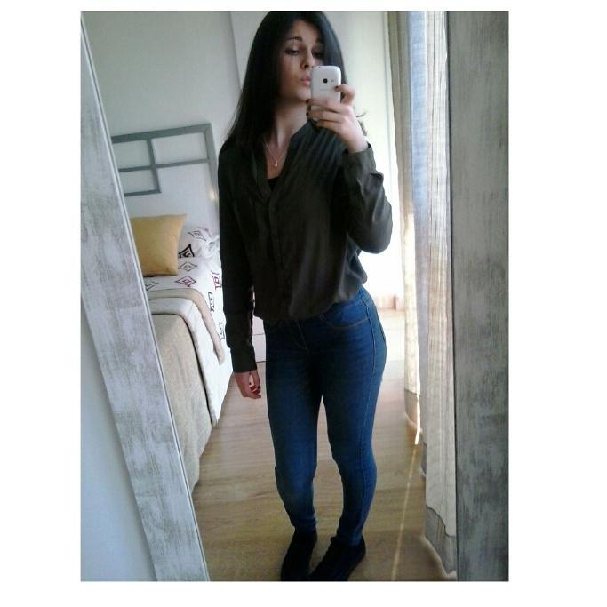 16. Amante de la música desde el 99. IES Luis de Góngora. Instagram: elenitag99  Sonríe siempre(:  5SOS/T