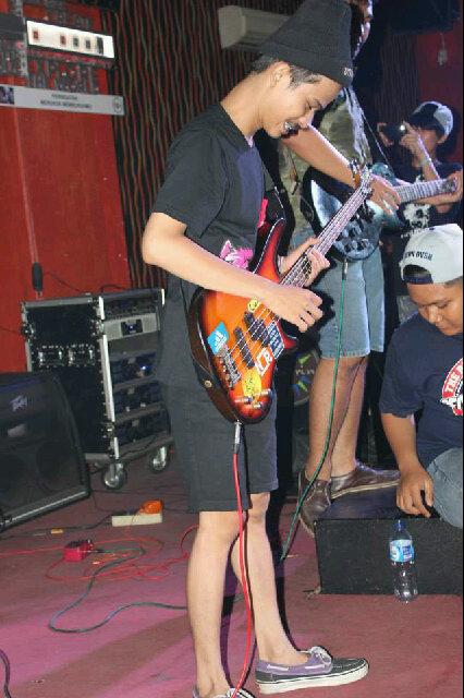 Owner @NortoneBrand | bassist INFINITAS MORTEM • Ingin @INFINITASMORTEM main diacara kalian ▼ hub : Contack person BOOKING : pin:32D4E7FD / ☎ : 088213310718