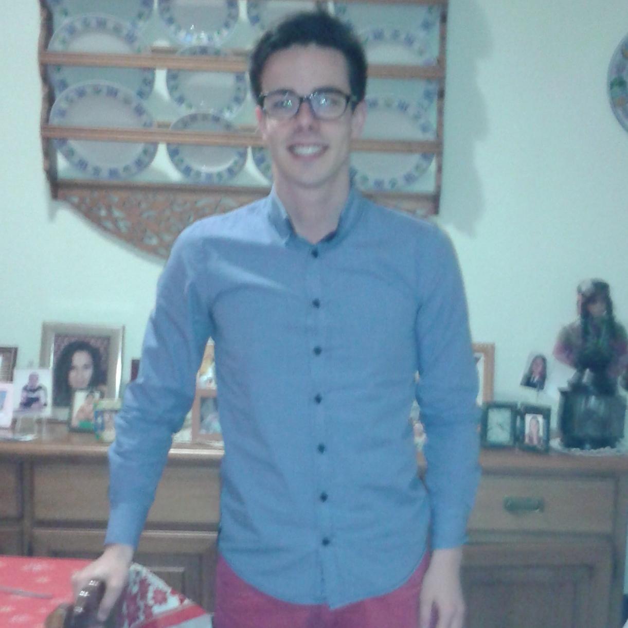 Maestro de Educación Primaria. Estudiante del Máster en Tecnología Educativa por la Universidad de Murcia.