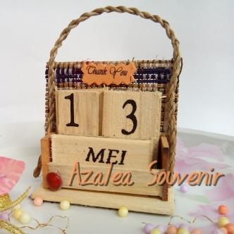 Menyediakan berbagai macam souvenir untuk berbagai acara. Contact : 087731095675. pin bbm 7DF47E02. IG : @azaleaexclusivesouvenir