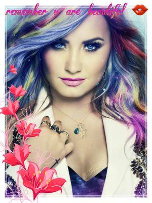 im 100% real and 1,0000% directioner @justinbieber is mine touch him youll die