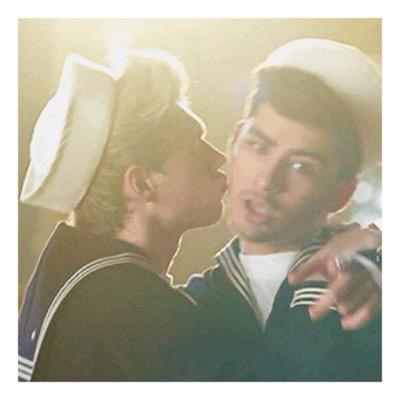 I FOLOW YOU SO FOLLOW @pezzlinson AND RT THIS PLEASE https://t.co/QcWdk5ylkv