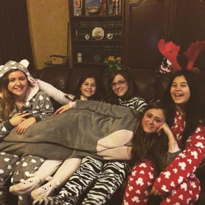 AragonAnahi's profile picture. Dame un libro y seré feliz, dame un buen libro y soñaré. Sonríe