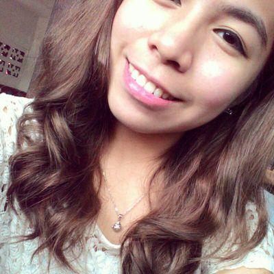 19 | Studied at ICAAC | Foodie | Starbucksholic | Organic Lover | Sweet Tooth | Follow me on Instagram (I follow back) @fae2girl