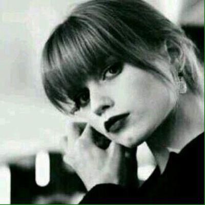 ‏مجنونه حين أحب ..ودلوعه حين امتلك شخصا لي.. وطفله حين ابكي.. وكبيرة عندما يتحدثون معي.. وضعيفه حين أفقد من احب ....هاذا انااااا♡(الخاص مهمل)