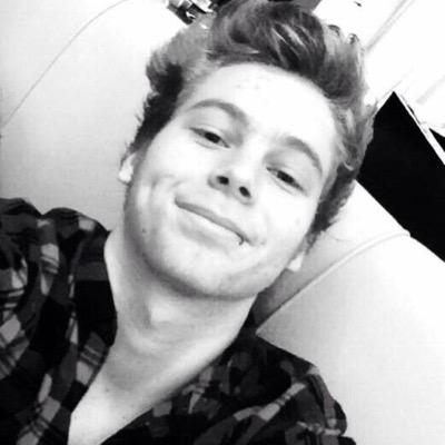 i gave you a free follow, return by following @5sauciees