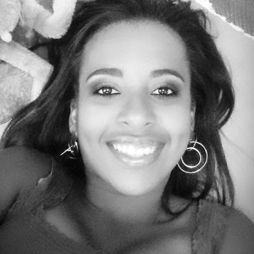Baixinha, pretinha dos olhos pretos... Jesus em primeiro lugar♡