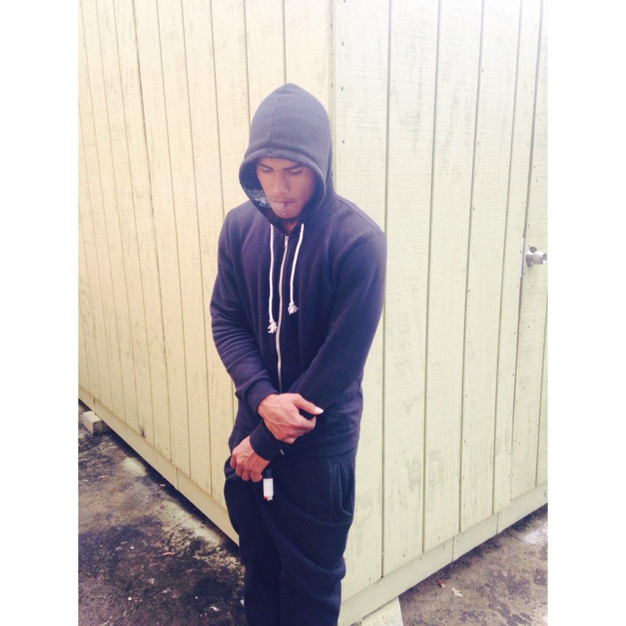 Ion Know WTF They Talking Bout If They Aint Talking Bout That #Hunid Them Hunidround Niggas They Like Blood Bitch We A1 #Hunidroundshit #NHNF #WWIB