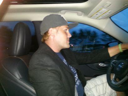 Dangle_me_Dice's profile picture. Tall, white, and handsome!