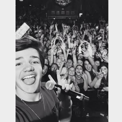 HEY YOU JUST GOT A FREE FOLLOW NOW DO ME A FAVOR AND FOLLOW @xidekx IT WOULD MEAN SO MUCH THANKS BEAUTIFUL