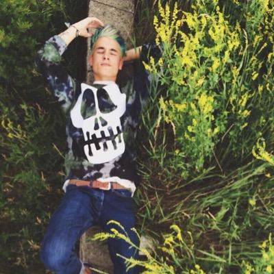 FREEFOLLOW92277's profile picture. YPU JUST GOT YOURSELF A FREE FOLLOW NOW GO FOLLOW THE PERSON THAT GAVE IT TO YOU AS A THANK YOU @xidekx PLEASE ❤️