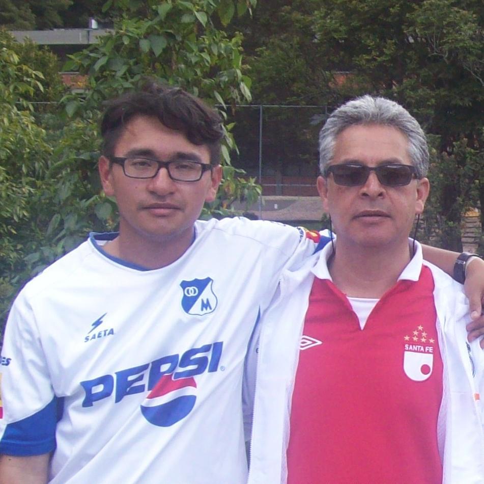 Nací en la ciudad más bonita, 2600 metros más cerca de las estrellas, hincha de uno de los dos mejores equipos del mundo SANTA FE (el otro es el REAL MADRID). ®