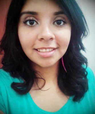 Sonriendo desde 1995 ☺ tierna y celosa a morir, pero de vez en cuando cabrona. Siganme y los sigo