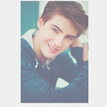 Noah Cyrus Edward • 18 • Single