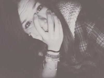 Me encanta el anime, escucho dubstep, suelo jugar a video juegos, me encanta viajar. ¿okay? okay. y.. ¿A que esperas para seguirme? 》》》》》》》》