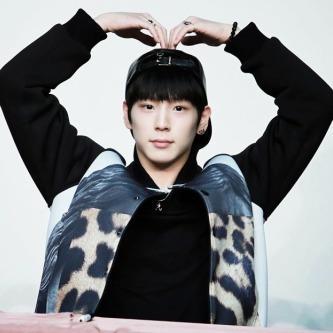 Annyeong! FOLLOW → @ariellahajdu_ instead of this account! Thank you!! ♥                                     「baby & elf 」
