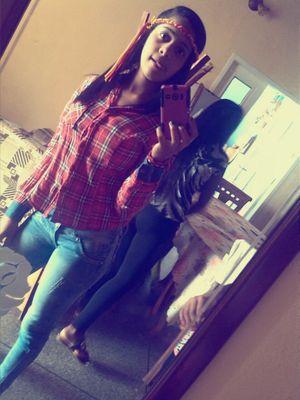 !!No llores x alguien q' te hace daño ,   Solo sonrie :P  y dale , Gracias x darme otra oportunidad par' encontrar a alguien mejor q' Tuuu¡¡ ♥