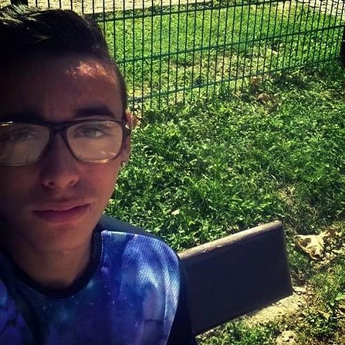 Follow me.  Je follow back