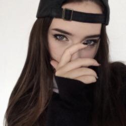 bemylaurenzo's profile picture. HI THIS IS A FREE FOLLOW FROM @idksjoel