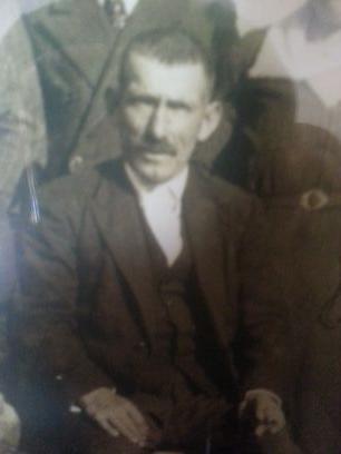 MyTaylorisPoor's profile picture. Abrocharse el último botón me viene de familia.