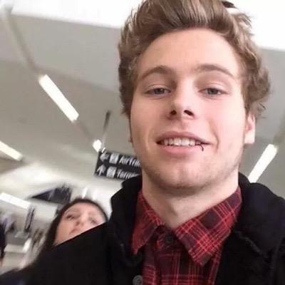 THIS IS A FREE FOLLOW FROM @irlmgc! RETURN THE FAVOR AND FOLLOW BACK? ILY AND THANK YOU