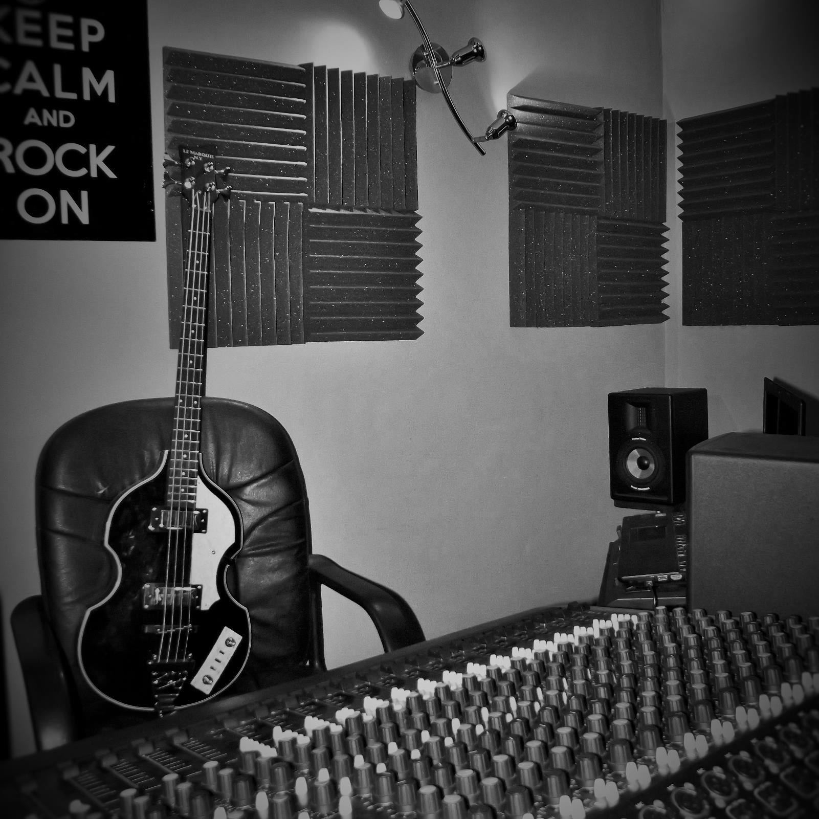 first set up in 2009 legend studio has recorded a wide variety of artists and gone from strength to strength. With a non-clinical environment legend studio suit