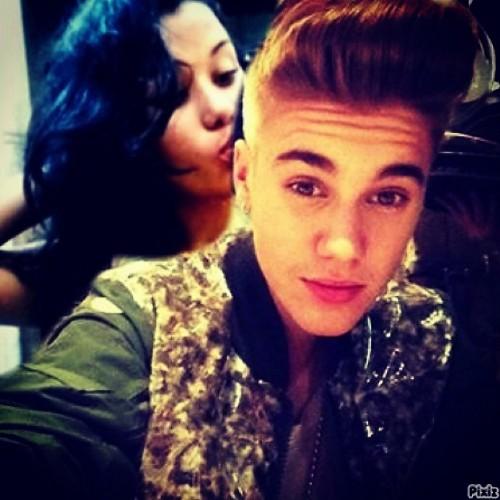 Tenho 17 Anos sou belieber, sou de Recife Amo fazer amizades..