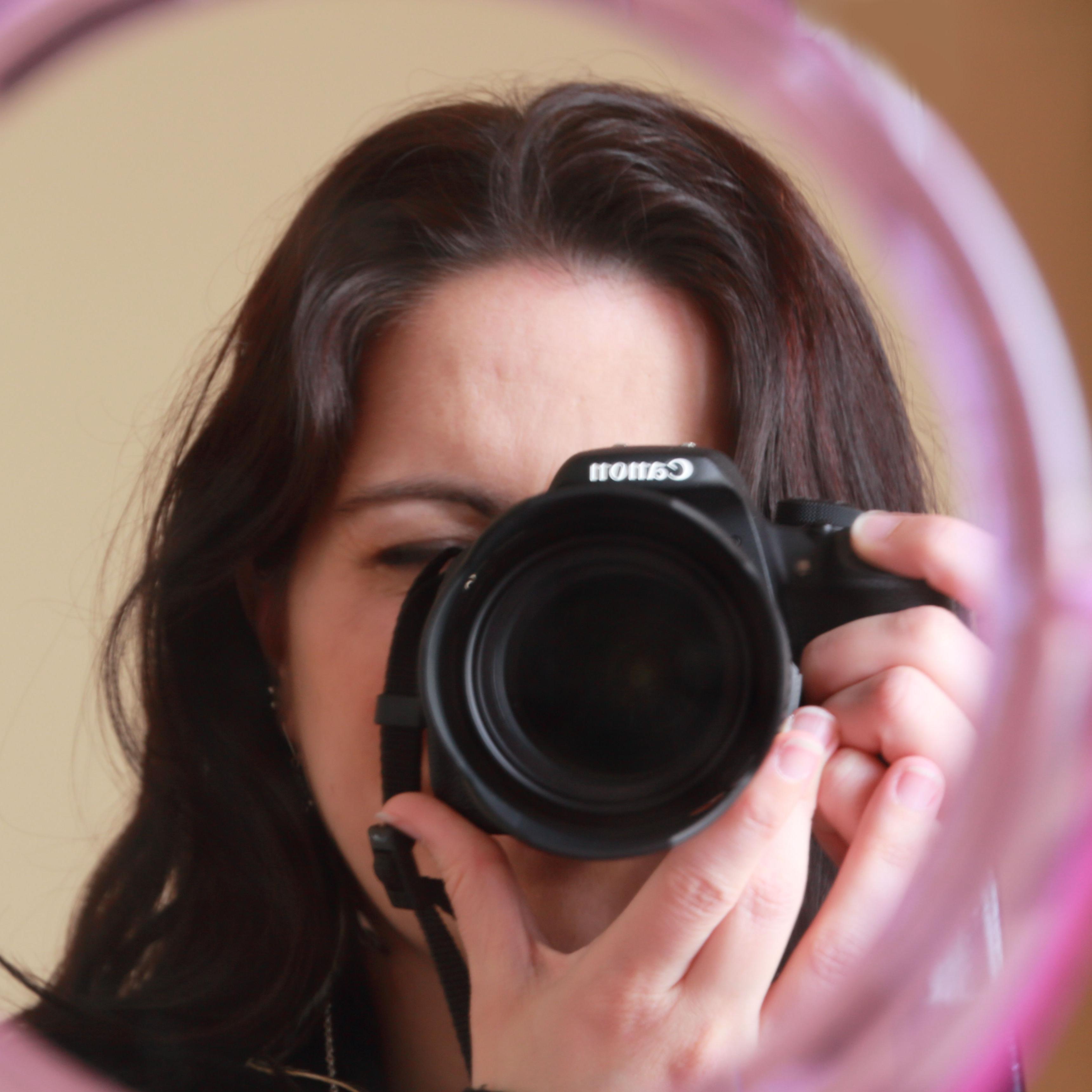 Maniaque de films, musique, voyage, de photo et des chats! Communicatrice de jour, tripeuse en tout temps! ;) Les tweets n'engagent que moi.