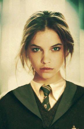 xLenaLestrangex's profile picture. 16. Slytherin. Sangre pura. Golpeadora. Metamorfomaga. •Viktor•