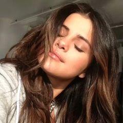 nasci com salto 15 sambando nas inimigas :*