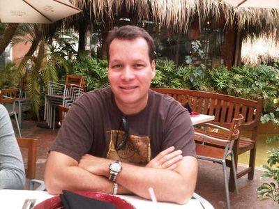 Venezuela- locutor -empresario-  instagram @eduardogamb