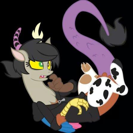 sup? I'm Hexy and I'm a goddes of chaos! , my older sister is @mlp_Mynt