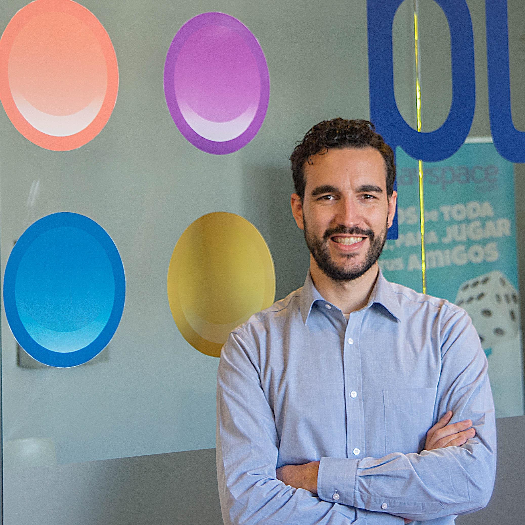 Soy desarrollador de software tanto por trabajo como por hobby. Actualmente disfruto trabajando en @playspace como CTO.