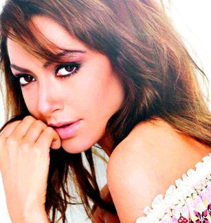 I'm Hero ! I LOVE HADISE & I'm a writer on http://t.co/WzZ8db4Qjs ! Go check it out !