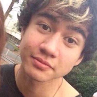 my name is calum, I'm 18 years I REALLY DONT GIVE A FUCK❌❌ ||roleplay||single||bi||