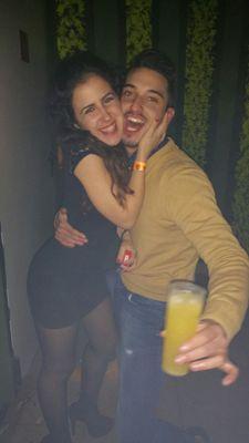 Sé amable,pero no fácil. Se digna,pero no orgullosa. Sé tierna,pero no flexible. Ama,pero con el corazón. Sé mujer,pero no muñeca. Valencia