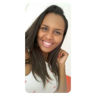 24, libriana, guerreira, a mamãe do Artur, muito amor envolvido, ser Feliz me define =)