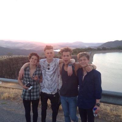this is a fan account for the vamps u follow us we follow u run by katie and abby x