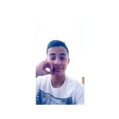 Jugador de la Escuela de fútbol Los Llanos de Aridane. Me encanta la buena música. Durmiendo.Instagram:samu106_GA.#106