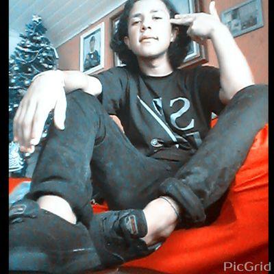 Very EDM fan mainly from Dj Mija, and Djs Skrillex e Deadmau5. And also play Minecraft