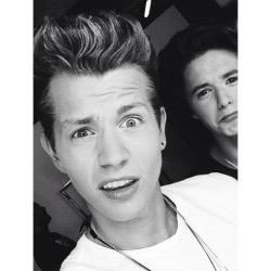 Theres this loser in the vamps. He's obsessed with cats,fitness,cars,taylor swift
