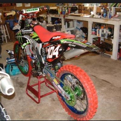 I love to ride dirt bikes✊