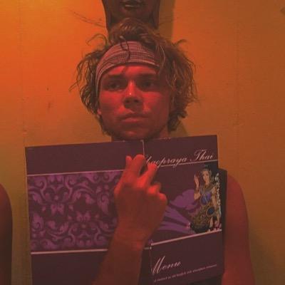 @afiblunt gave you a free follow so you should follow her back :)