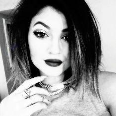 Kylie Kristal Jenner | 17 | single | etero