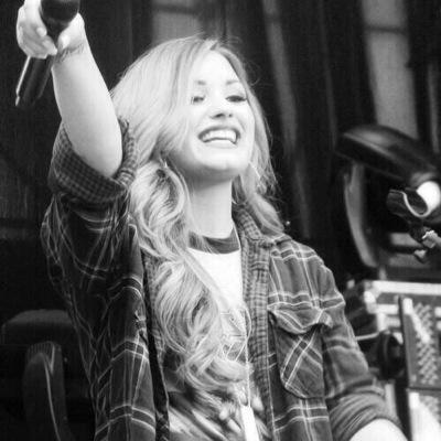 FOLLOW ------ @Demi_GiveMeLove