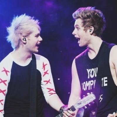 ✧*:･ﾟ*@michael5sos: Kony 2012 is so inspiring!✧*:･ﾟ*｡☹☹☹☹/4 + Applebees + Alex Ramos + Acacia