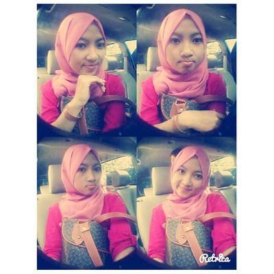 MENJADI WANITA BERKARIR