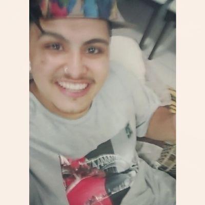 brilhando em vida, sorrindo a toa, vibrando paz e amor.